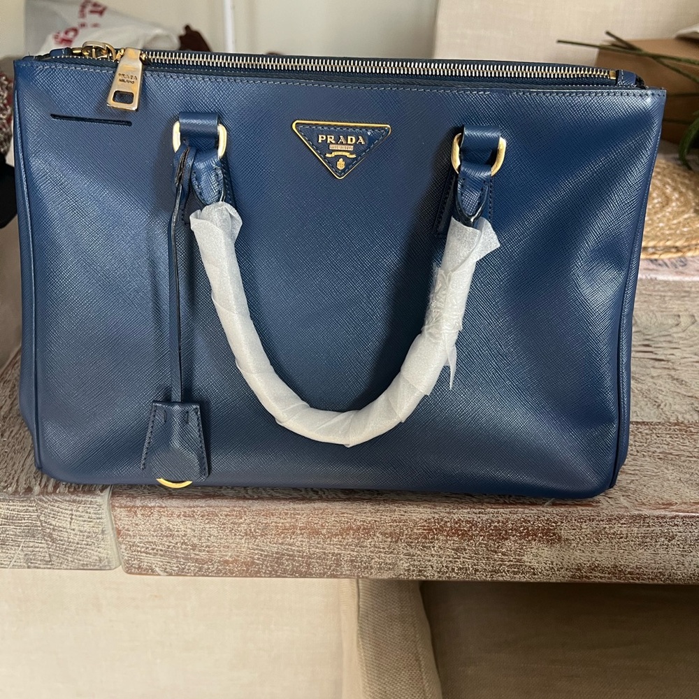 Prada 'Saffiano' Black Executive Tote - Picture 2 of 4